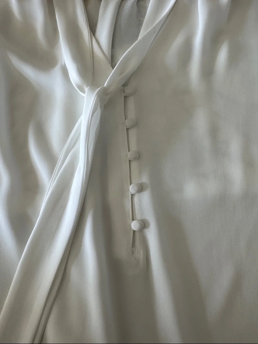 NWOT White House Black Market White Tie-Neck Blouse - Picture 4 of 10